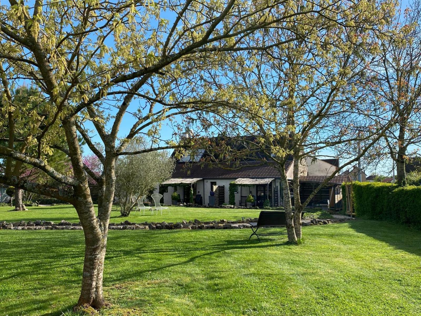 Gite Et Studios Les Barongeres Farges-les-Chalon Экстерьер фото