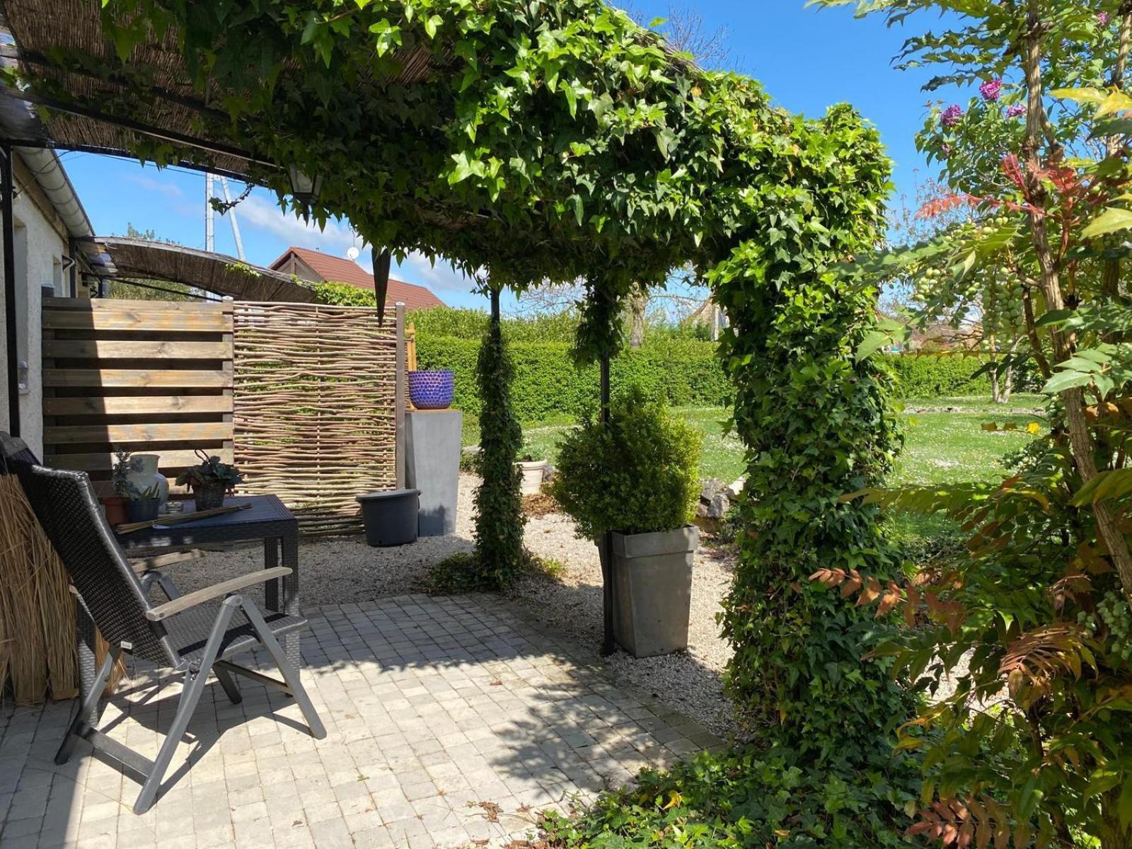 Gite Et Studios Les Barongeres Farges-les-Chalon Экстерьер фото